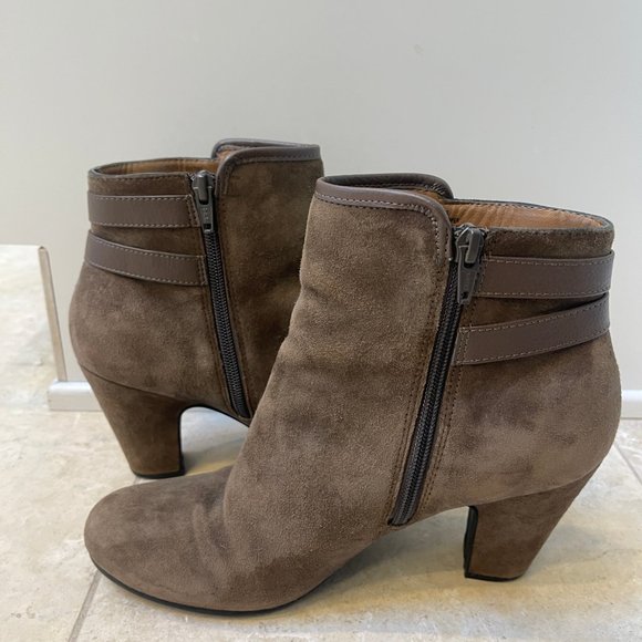 Sofft Brown Suede Comfort Heel Side Zip Ankle Booties, Size 9M - Picture 4 of 9